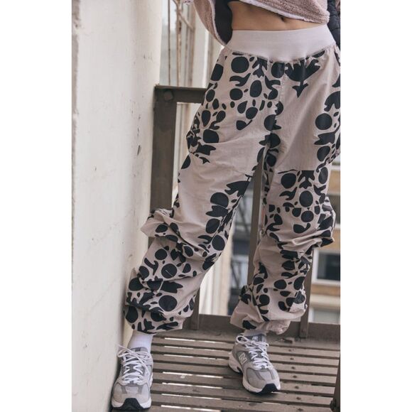 Free People Movement Parade Joggers Size Large - Picture 12 of 12